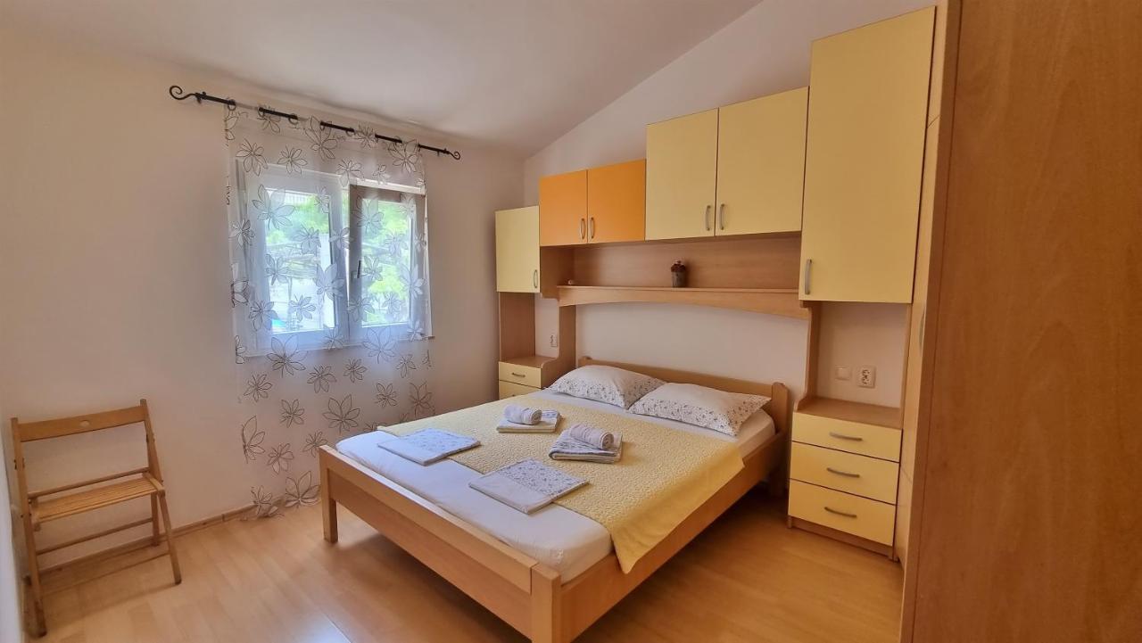 Apartments Gajo Omis Exterior photo