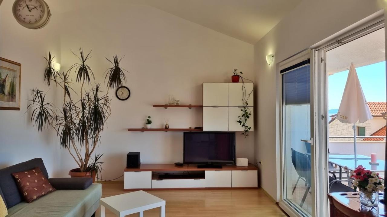 Apartments Gajo Omis Exterior photo